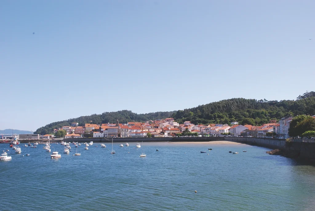 45. O Porto De Corcubión Foi Asaltado Polas Tropas Do Arcebispo Rodrigo De Luna En 1457